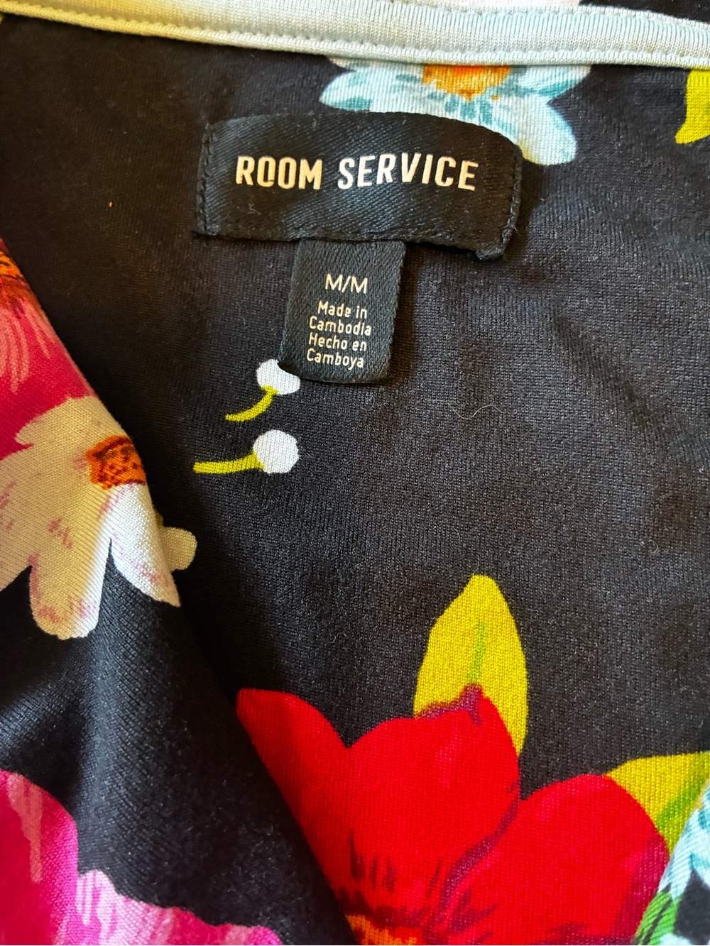 Room Service Floral Pajama Set | Women’s M | Black Multicolor | 2-Piece Capri - Picture 5 of 5